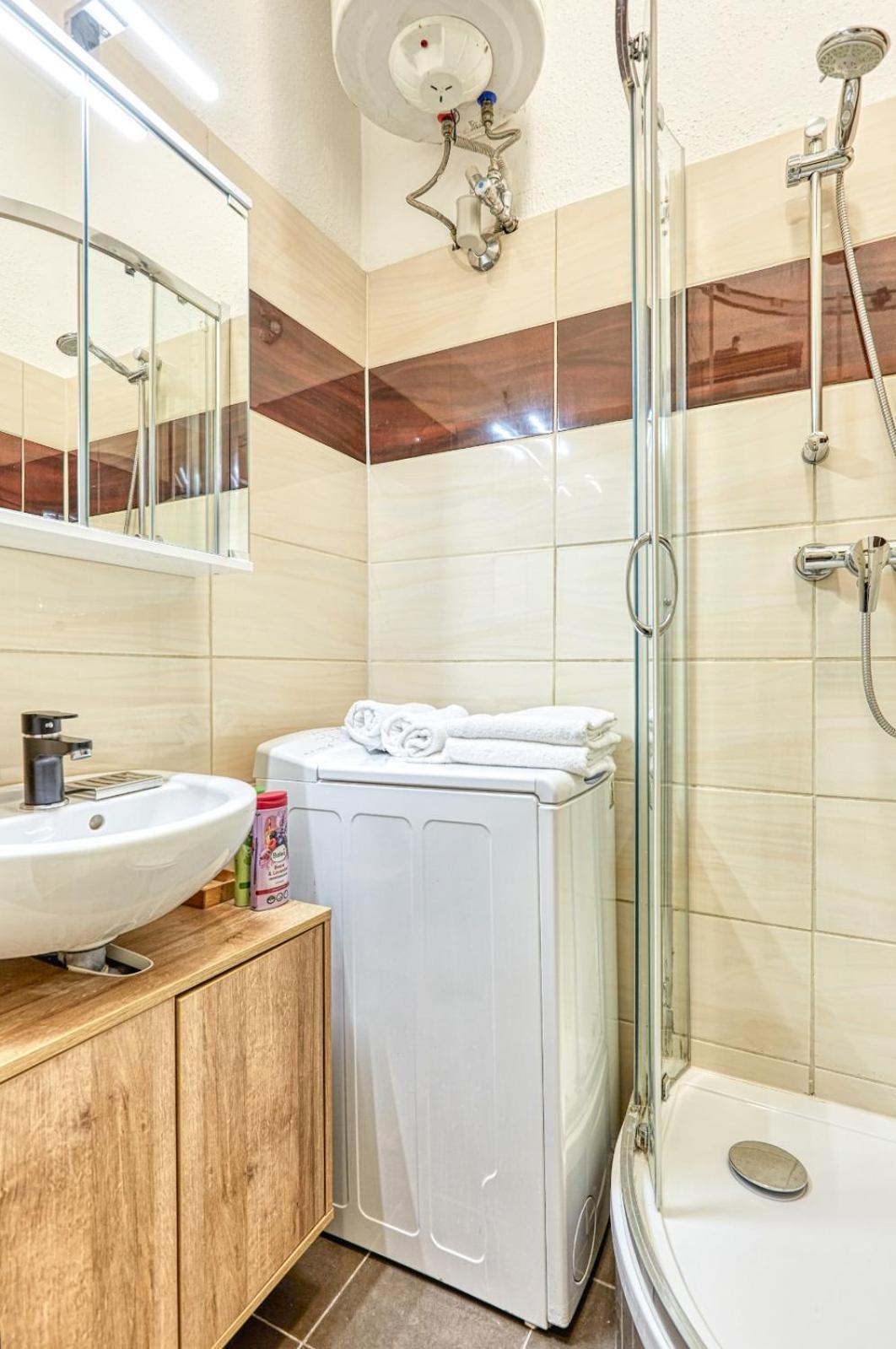 Apartamento Lovely Airbnb Near Schoenbrunn Viena Exterior foto