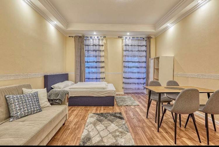 Apartamento Lovely Airbnb Near Schoenbrunn Viena Exterior foto